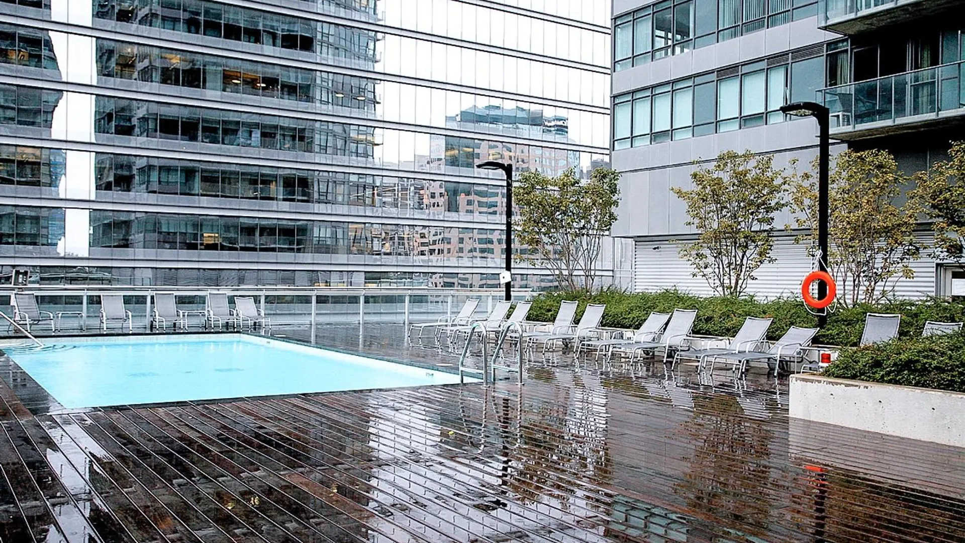 Stunning 1Br Condo In Heart Of Downtown Toronto Canada