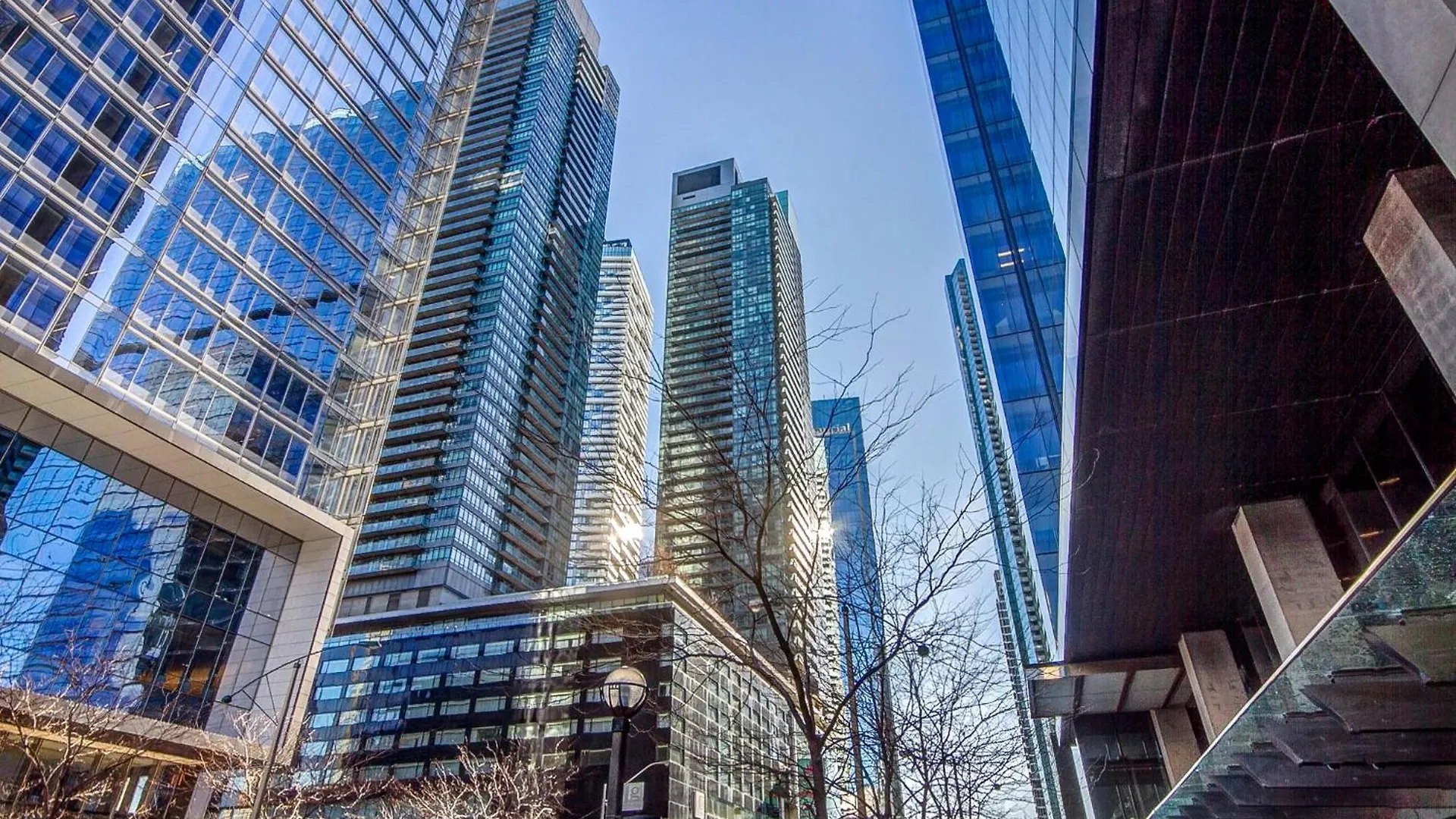 Stunning 1Br Condo In Heart Of Downtown Toronto