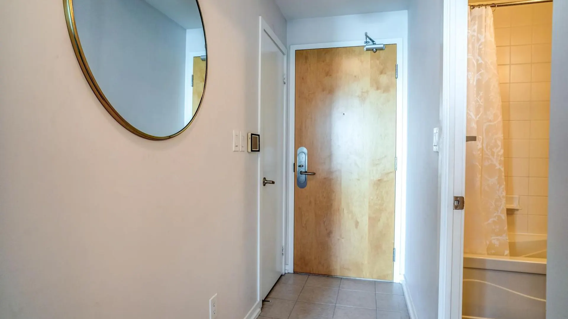 Stunning 1Br Condo In Heart Of Downtown Toronto Canada