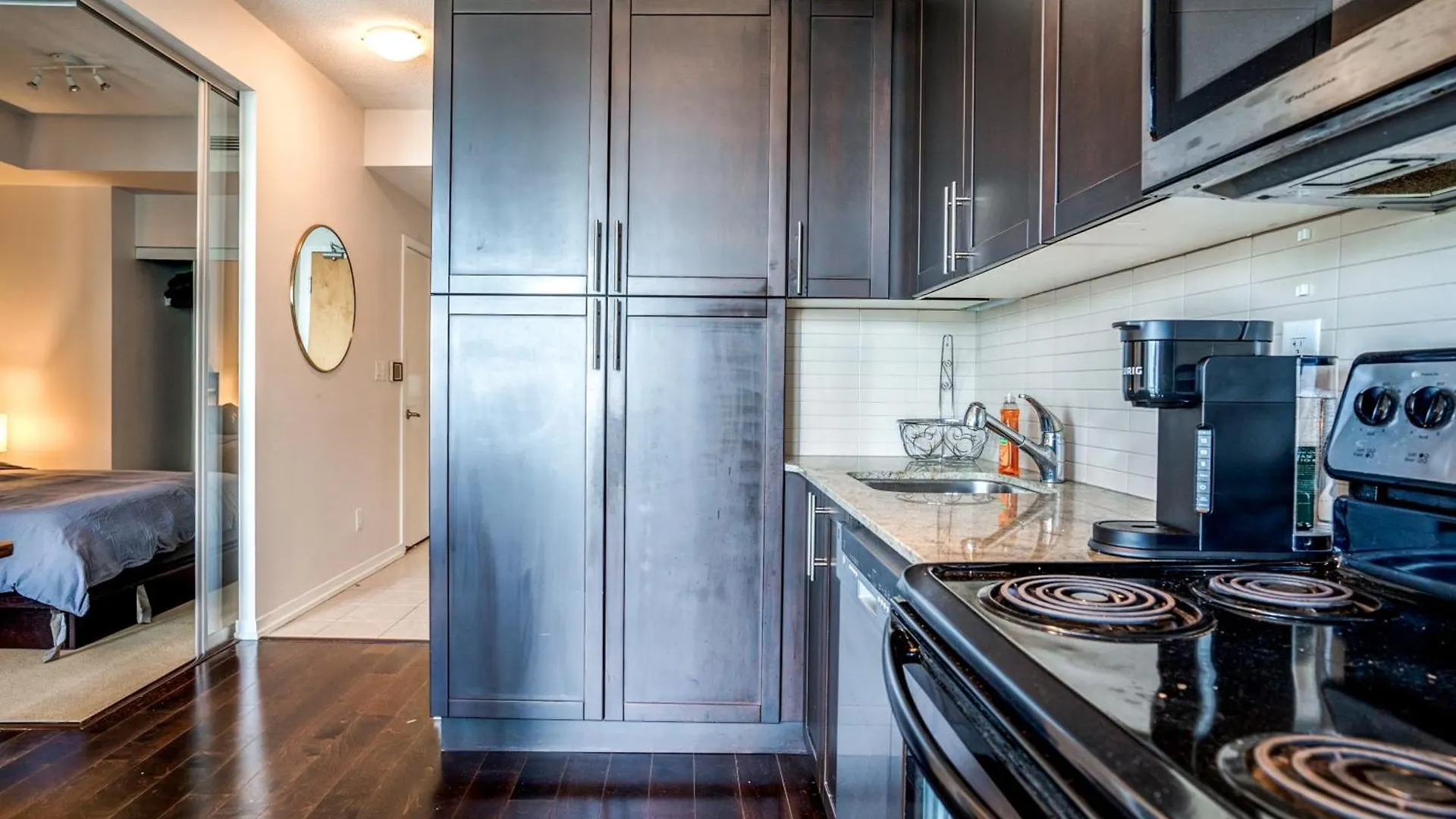 Stunning 1Br Condo In Heart Of Downtown Toronto 0*,  Canada