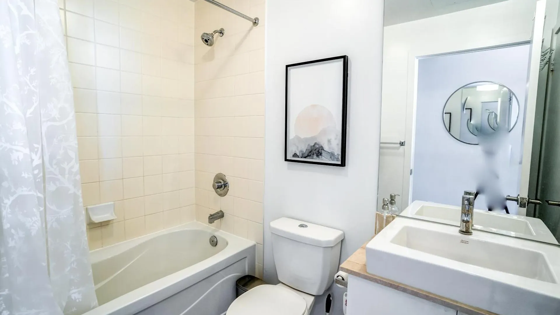 Stunning 1Br Condo In Heart Of Downtown Toronto