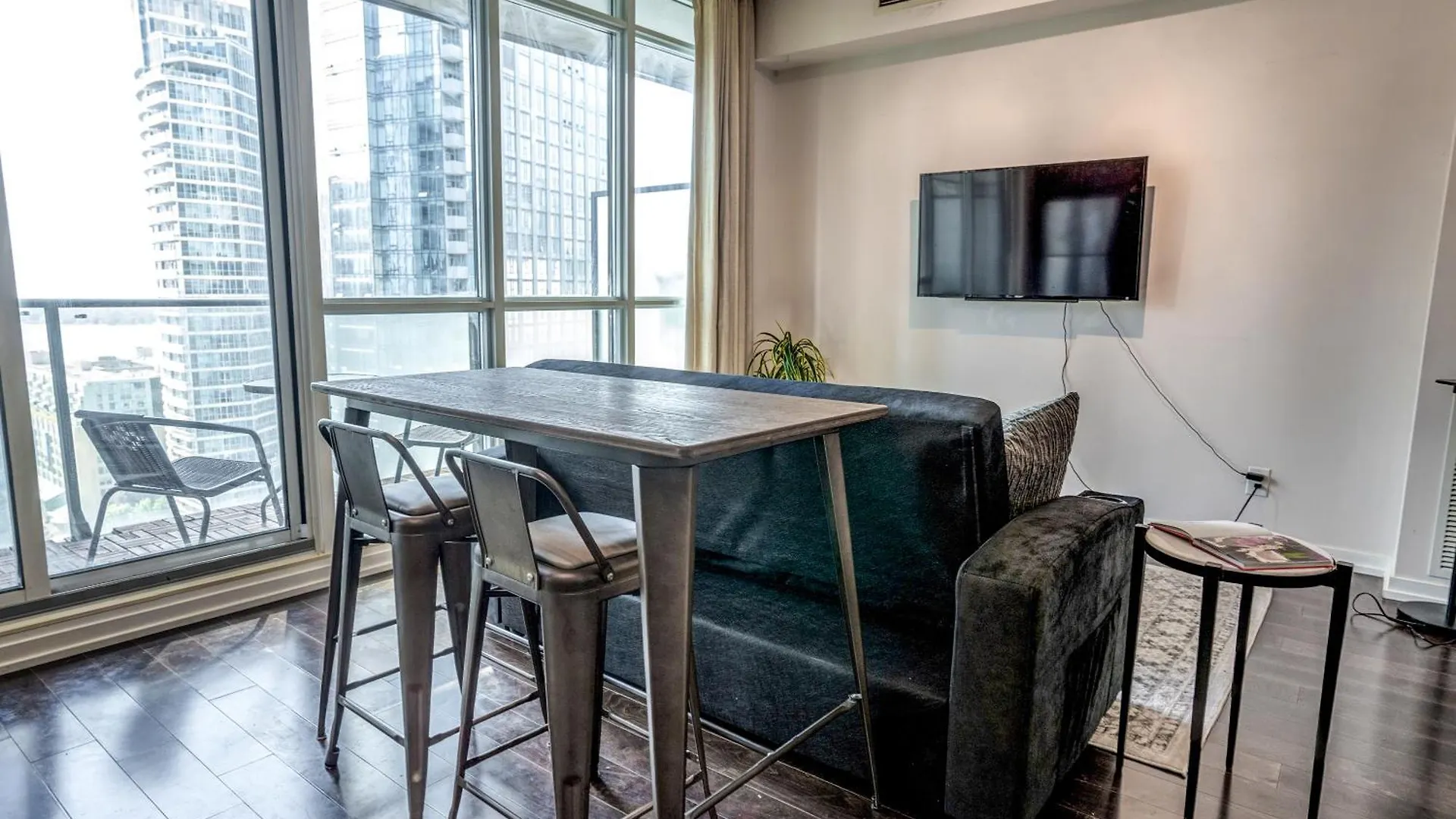Stunning 1Br Condo In Heart Of Downtown Toronto Apartment