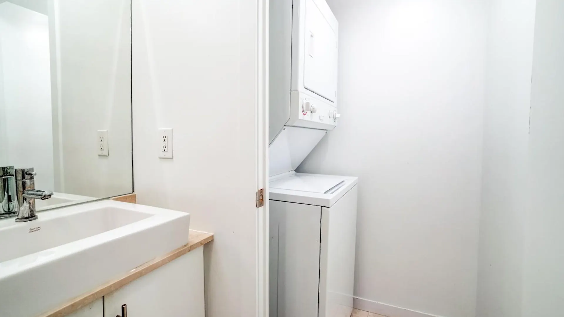 Stunning 1Br Condo In Heart Of Downtown Toronto Apartment