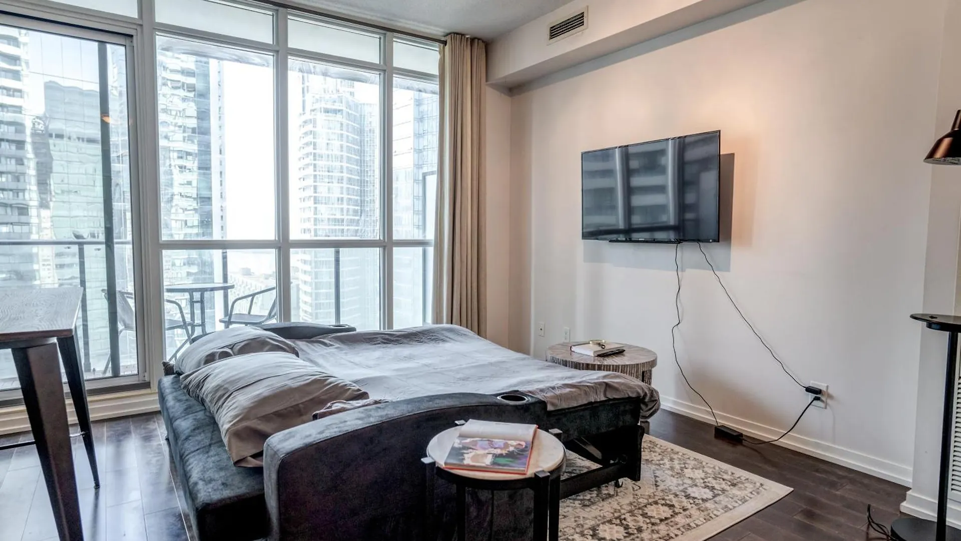 Stunning 1Br Condo In Heart Of Downtown Toronto 0*,